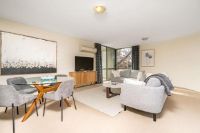 Howitt Place Apt minutes to Parliamentary Triangle